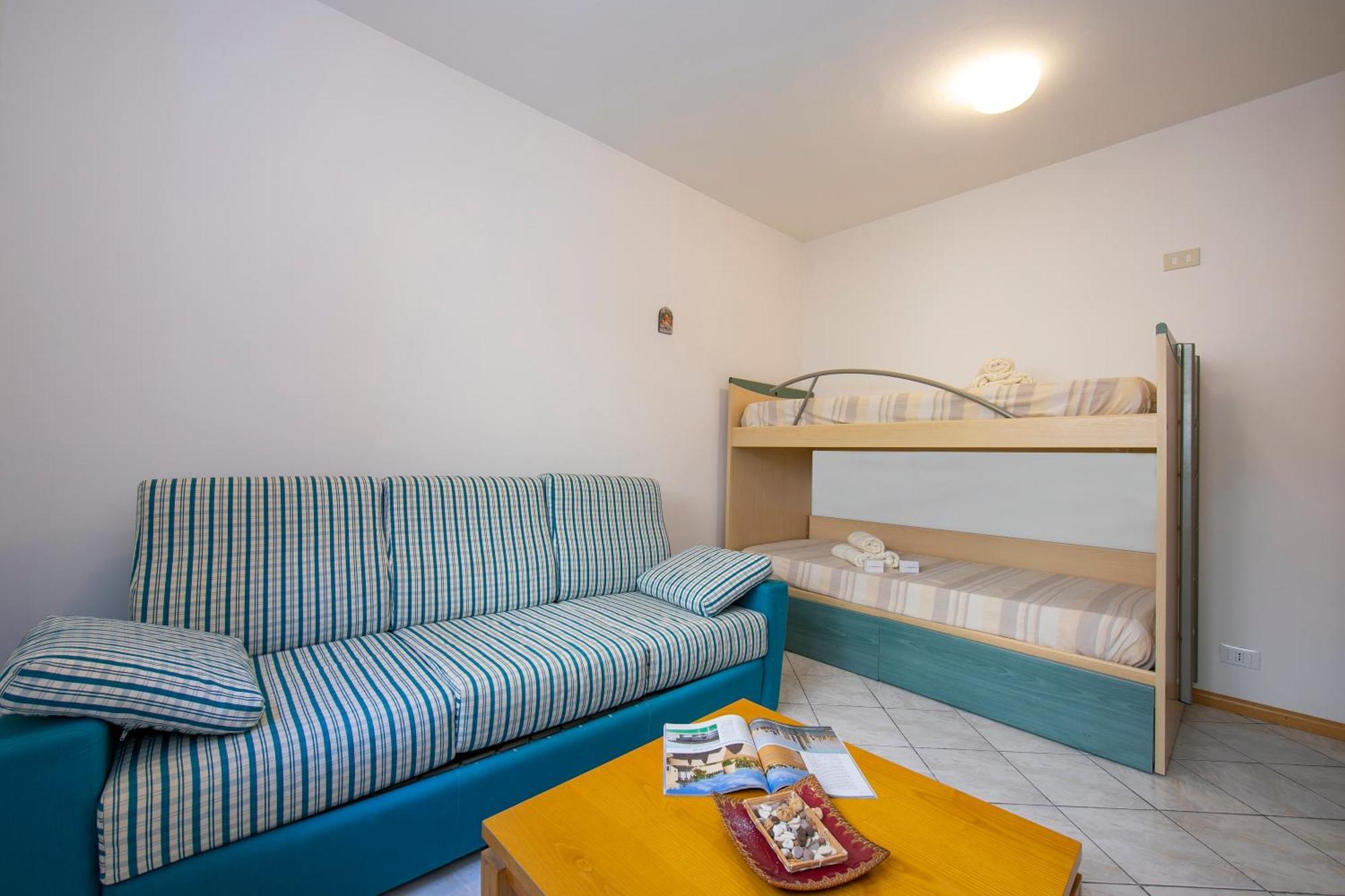 Lake View Dom-Us Apartment - Happy Rentals ริวาเดลการ์ดา ภายนอก รูปภาพ