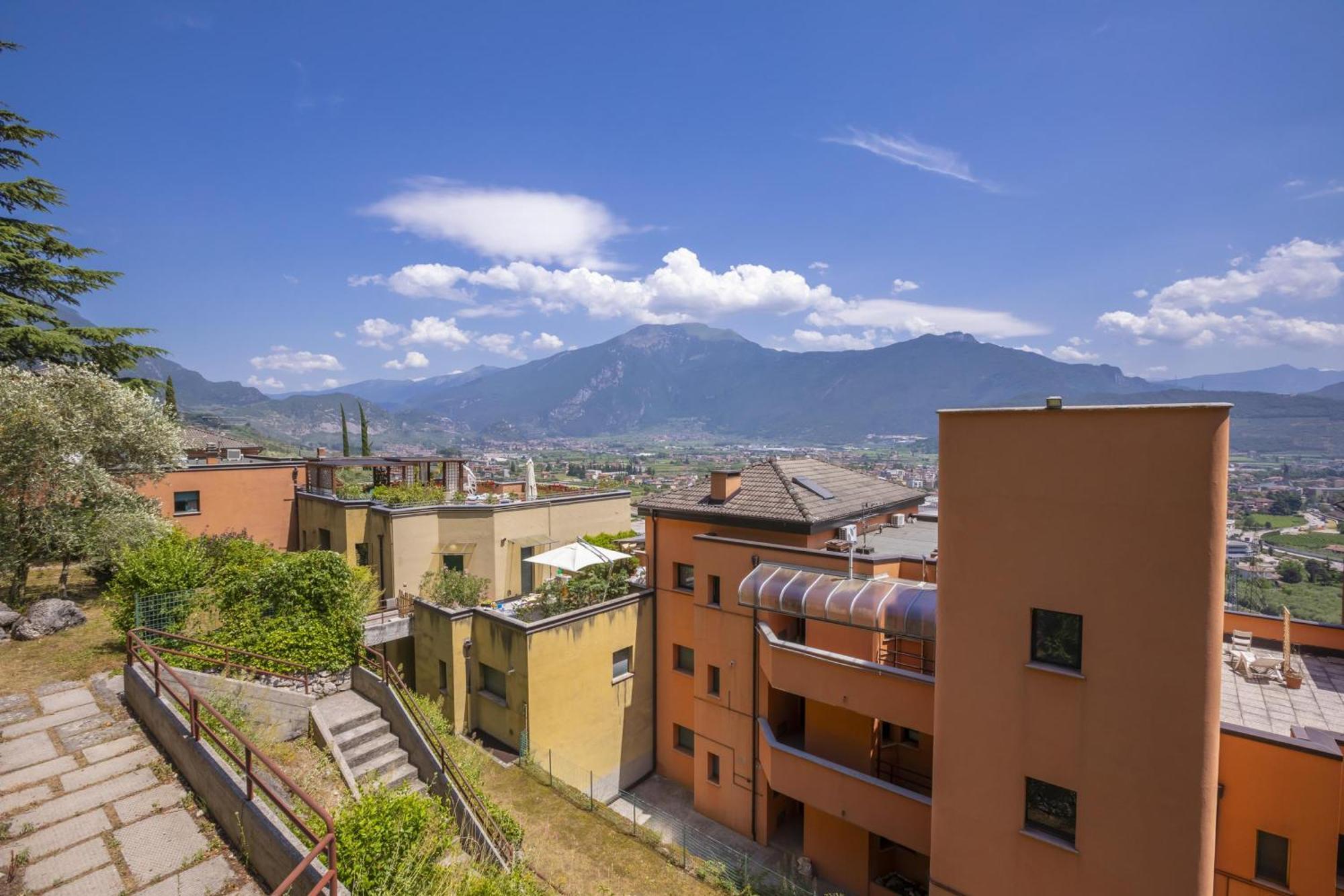 Lake View Dom-Us Apartment - Happy Rentals ริวาเดลการ์ดา ภายนอก รูปภาพ