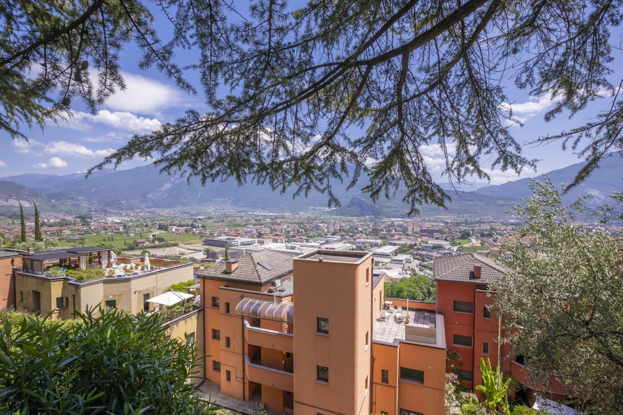 Lake View Dom-Us Apartment - Happy Rentals ริวาเดลการ์ดา ภายนอก รูปภาพ